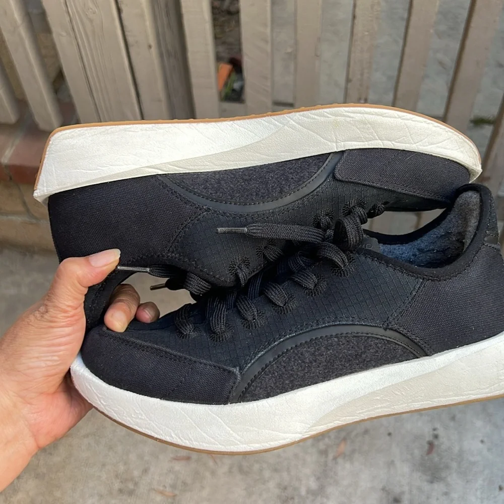 Allbirds Black‎ and White womens Sneakers Risers size 9